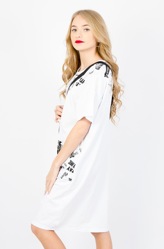 BAWEŁNIANA SUKIENKA OVERSIZE Z NAPISAMI W KOLORZE BIAŁYM 