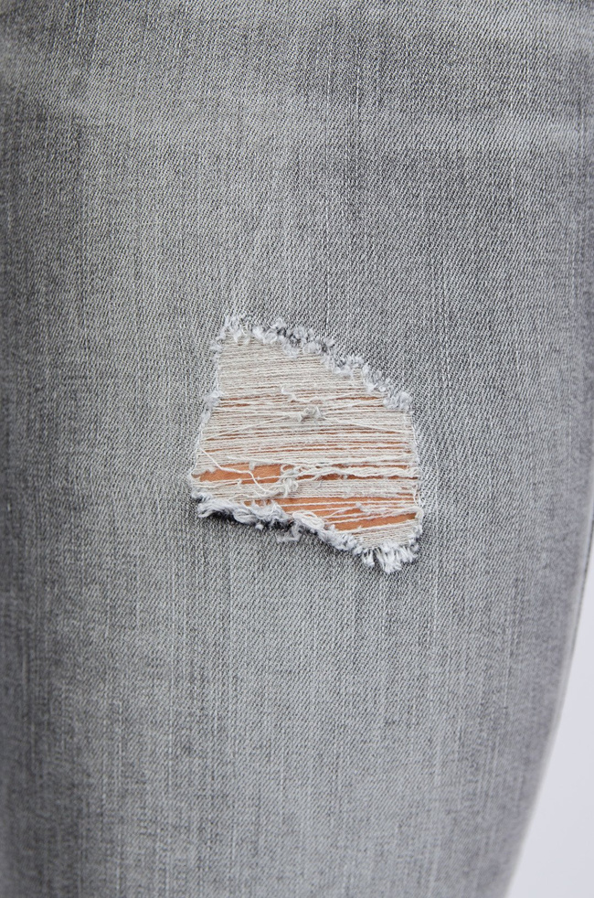 JASNO-SZARE SPODNIE JEANSOWE Z PRZETARCIAMI 