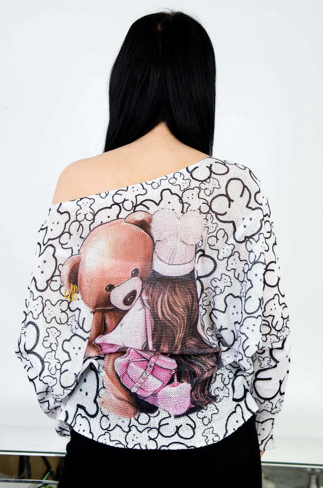 BIAŁA LUŹNA BLUZKA Z MOTYWEM KOBIETY Z MISIEM