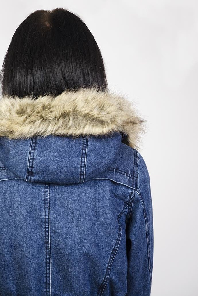 Parka jeansowa ocieplana białym futerkiem