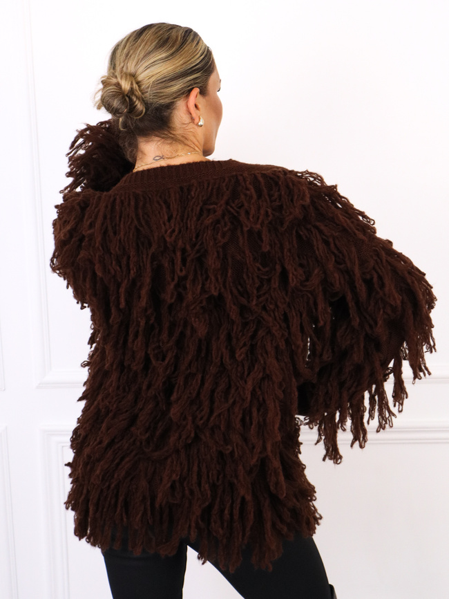 KARDIGAN DZIANINOWY Z FRĘDZLAMI- CZEKOLADOWY