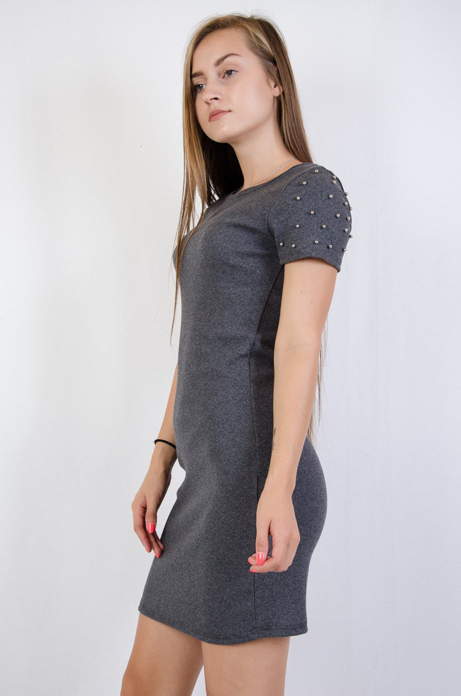 Szara dopasowana sukienka z perełkami na rękawach