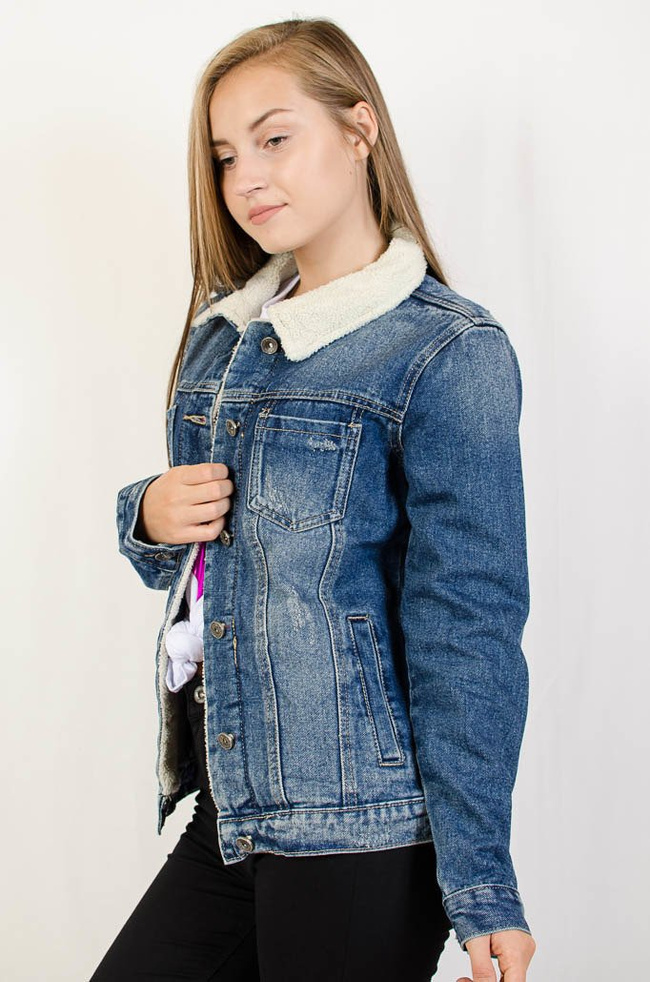 Ciemna kurtka jeansowa z kożuchem