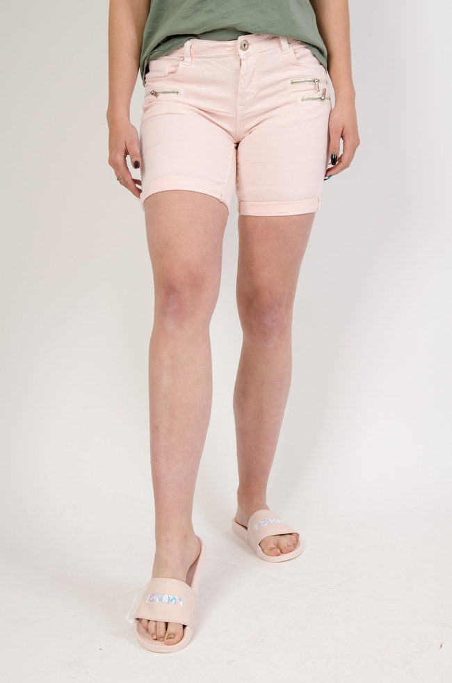 Różowe bermudy z trzema zamkami