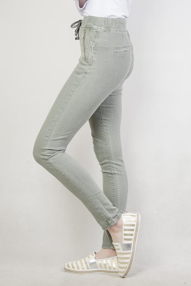 Zielone spodnie z zamkami i gumą w pasie