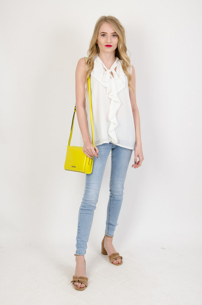 Biała elegancka bluzka z wiązaniem