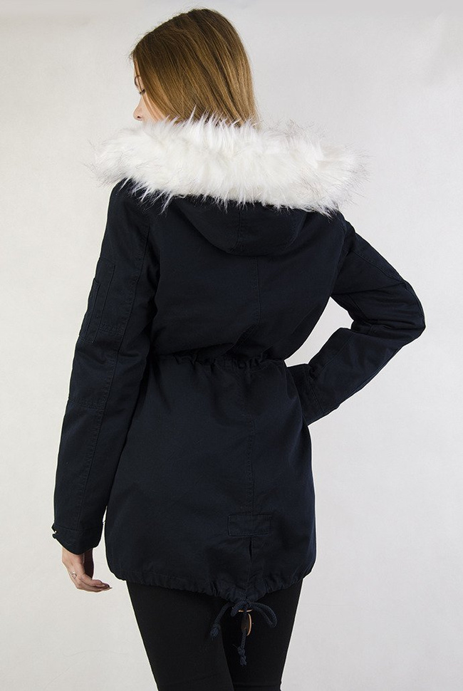 Granatowa kurtka parka z białym futerkiem