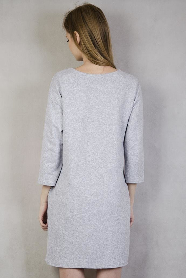 Jasnoszara sukienka z koralikami