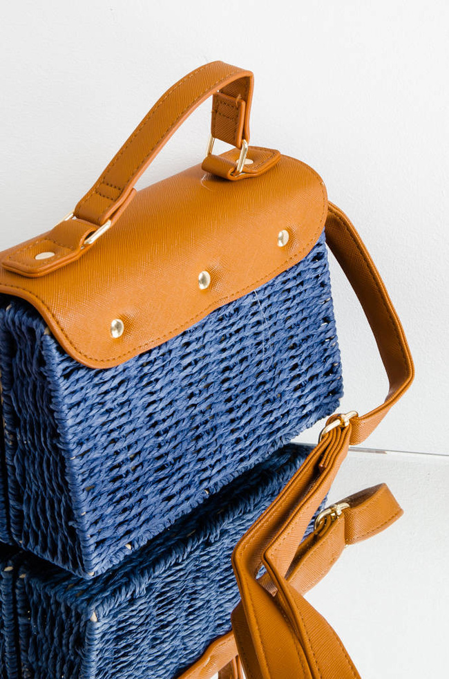 TOREBKA PLECIONA KUFEREK Z KLAMRĄ I PASKIEM- GRANATOWA