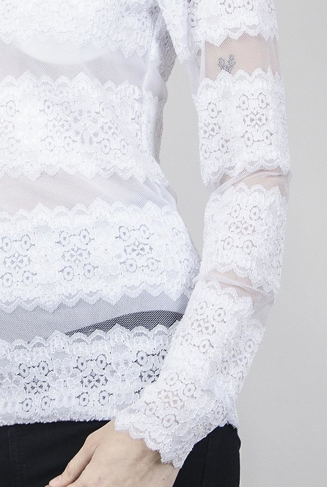 Biała bluzka z długim rękawem, ze wstawkami z koronki