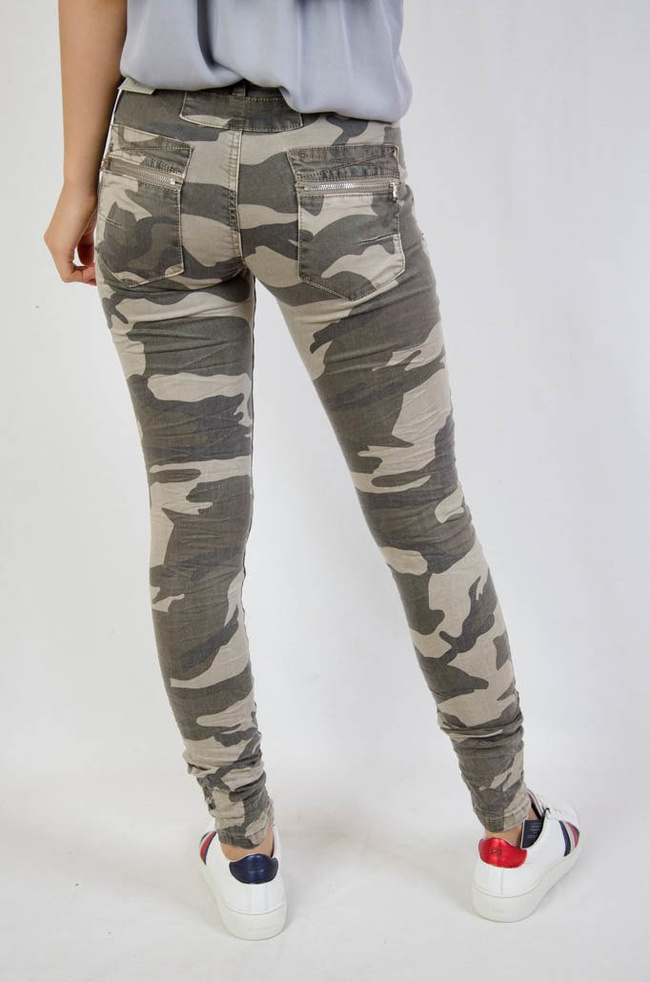 Przylegające spodnie moro z zamkami z tyłu