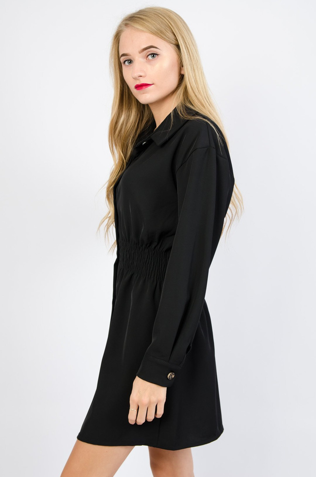 Czarna sukienka zapinana na guziki z gumą w pasie