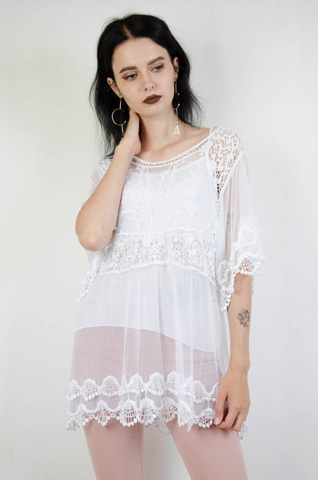 BIAŁA AŻUROWA TUNIKA Z ROZSZERZANYMI RĘKAWAMI + TOP