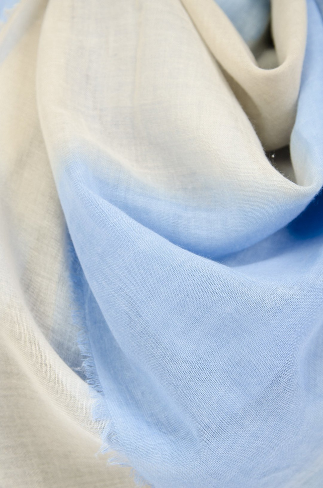 Cieniowany szal niebiesko-beżowy