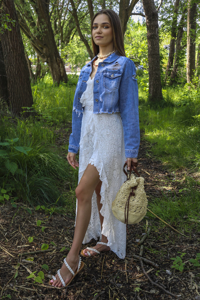 NIEBIESKA KURTKA JEANSOWA KRÓTKA-POSZARPANA