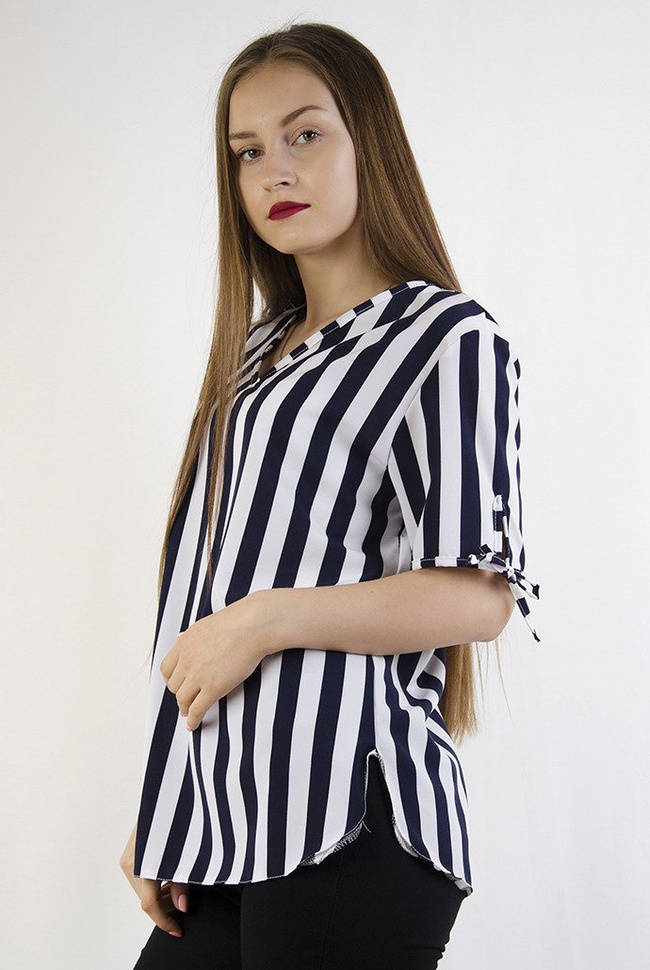 Bluzka w biało granatowe pasy z wycięciem na plecach