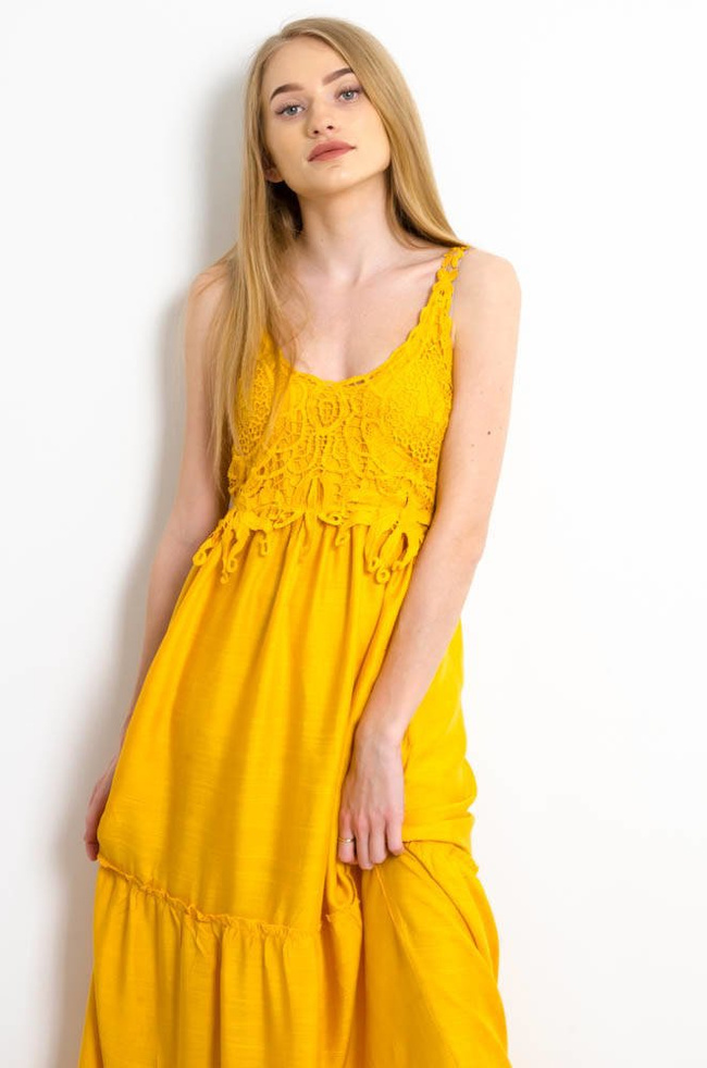 ŻÓŁTA SUKIENKA MAXI NA RAMIĄCZKACH Z AŻUROWĄ GÓRĄ