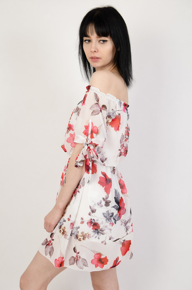 Biała sukienka hiszpanka w kwiaty