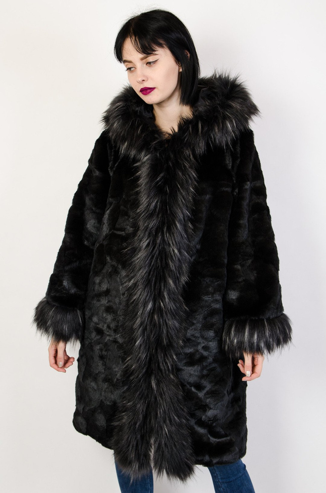Czarne sztuczne futro z kapturem