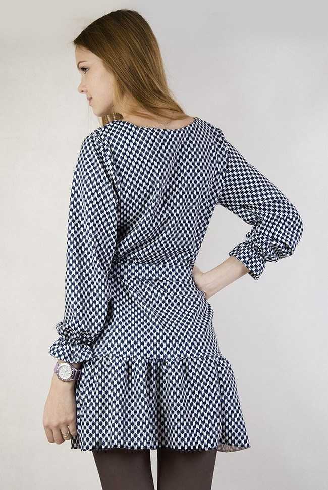 Sukienka w granatowo-białe wzory