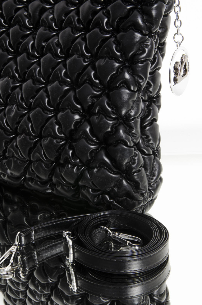 TOREBKA PIKOWANA Z DŁUGIM PASKIEM -CZARNA