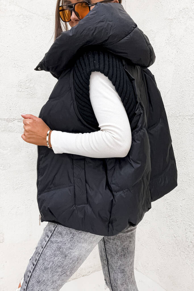 KAMIZELKA PIKOWANA Z KAPTUREM I SWETERKOWYMI WSTAWKAMI- CZARNA