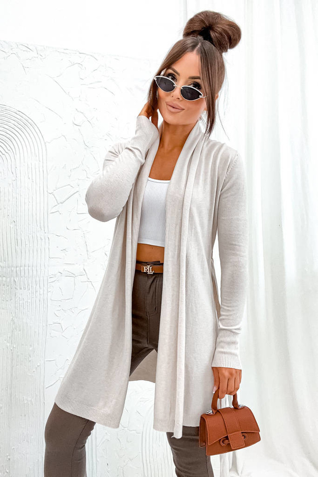 DZIANINOWA NARZUTA Z WIĄZANIEM W PASIE- BEŻOWA