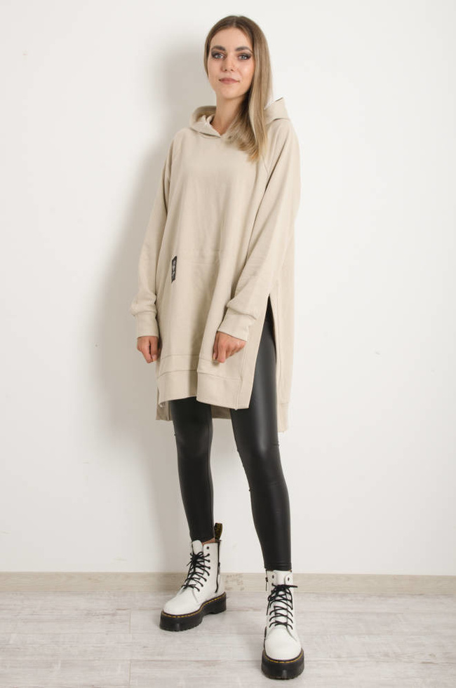 DŁUGA BLUZA KANGURKA Z ROZCIĘCIAMI PO BOKACH- BEŻOWA