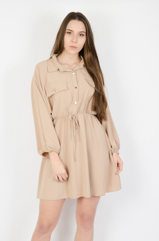 BEŻOWA SUKIENKA Z KREPY ŚCIĄGANA W PASIE 