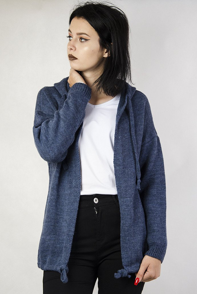 Granatowa narzutka sweterkowa z kapturem