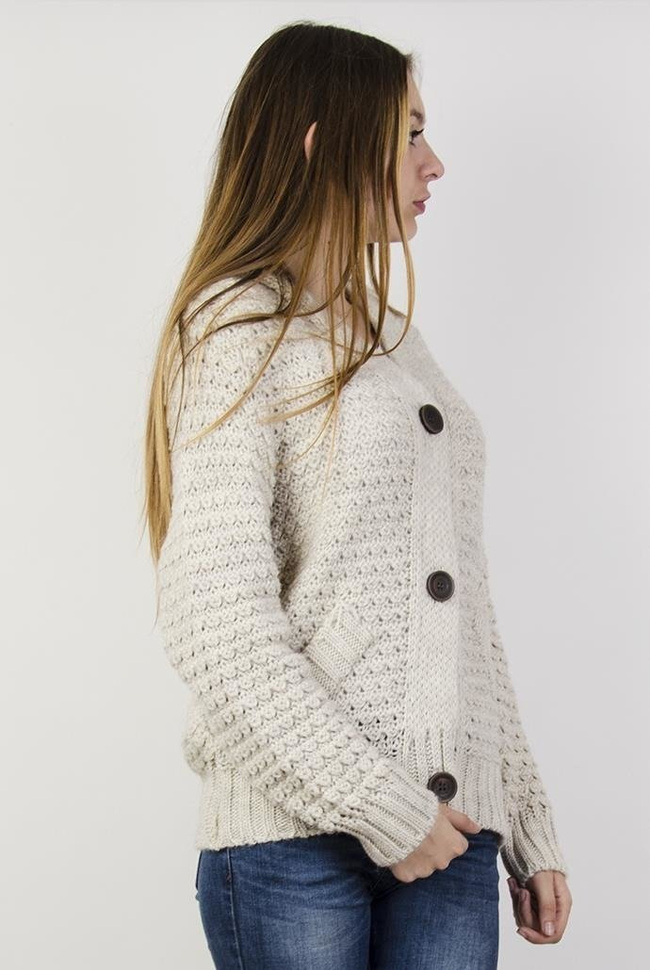 Beżowy sweter z kapturem, zapinany na 3 guziki