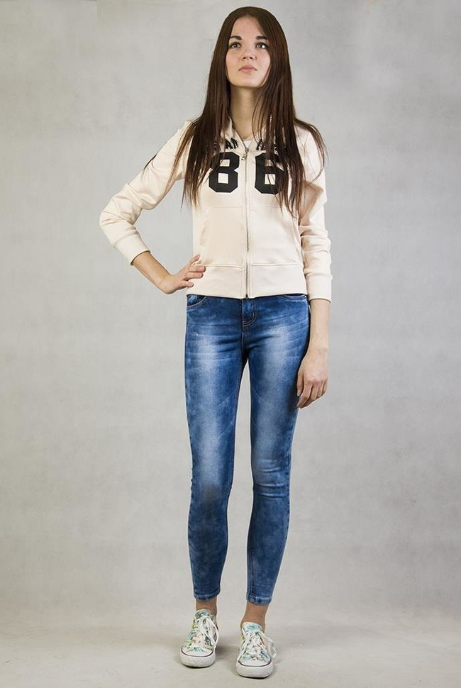 Beżowa bluza z napisem "Los Angeles 86"