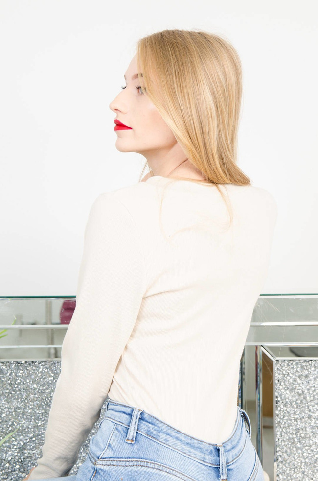 BEŻOWE PRĄŻKOWANE BODY ZE ZŁOTYMI GUZIKAMI