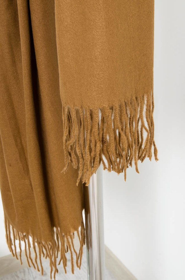  BRĄZOWY GŁADKI SZAL Z FRĘDZLAMI