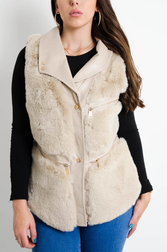 BEŻOWA FUTRZANA KAMIZELKA ZE WSTAWKAMI Z EKOSKÓRY 