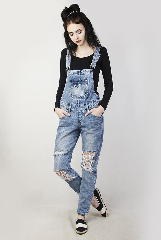 Ogrodniczki jeansowe z guzikami po bokach