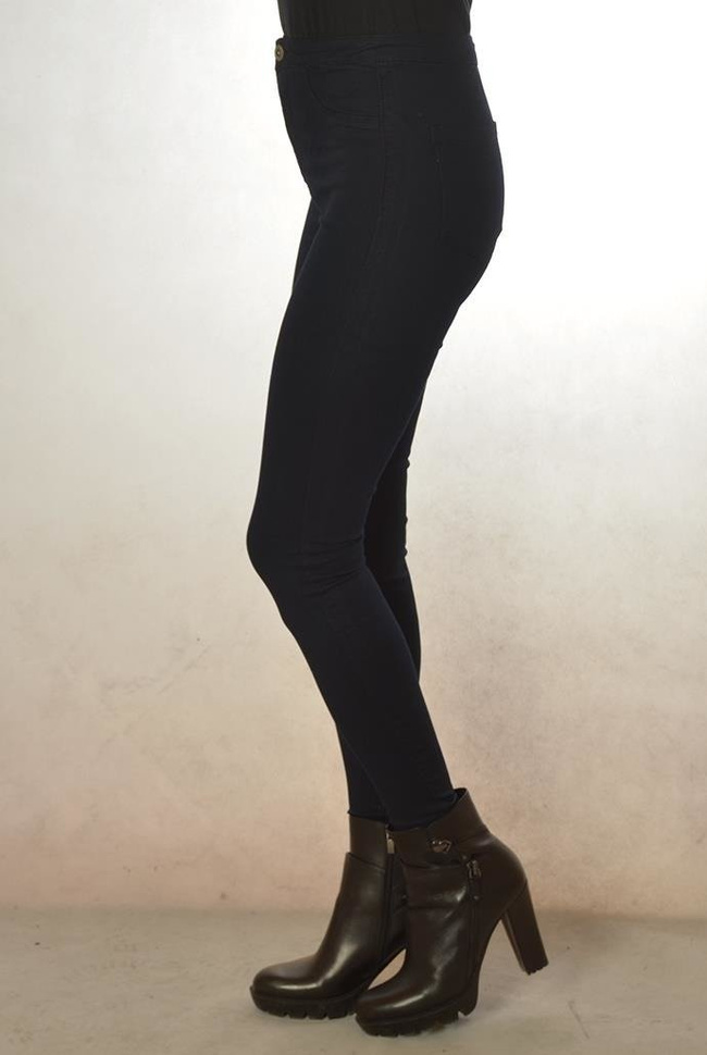 Klasyczne granatowe jeansy