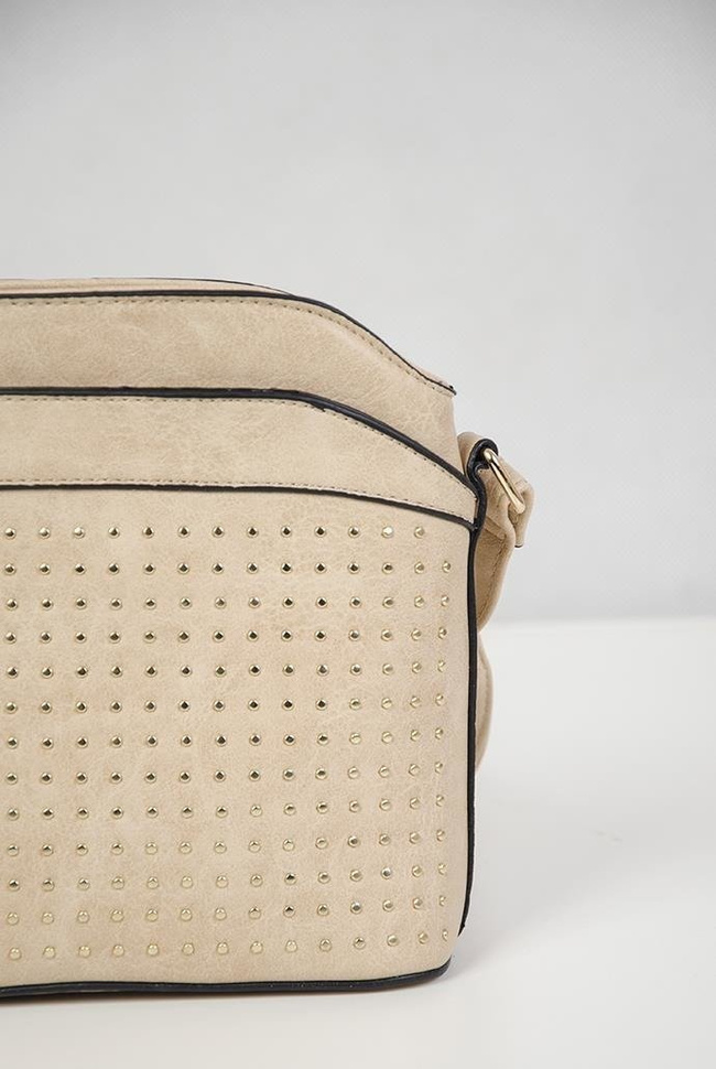 Beżowa, mała torebka zdobiona ćwiekami