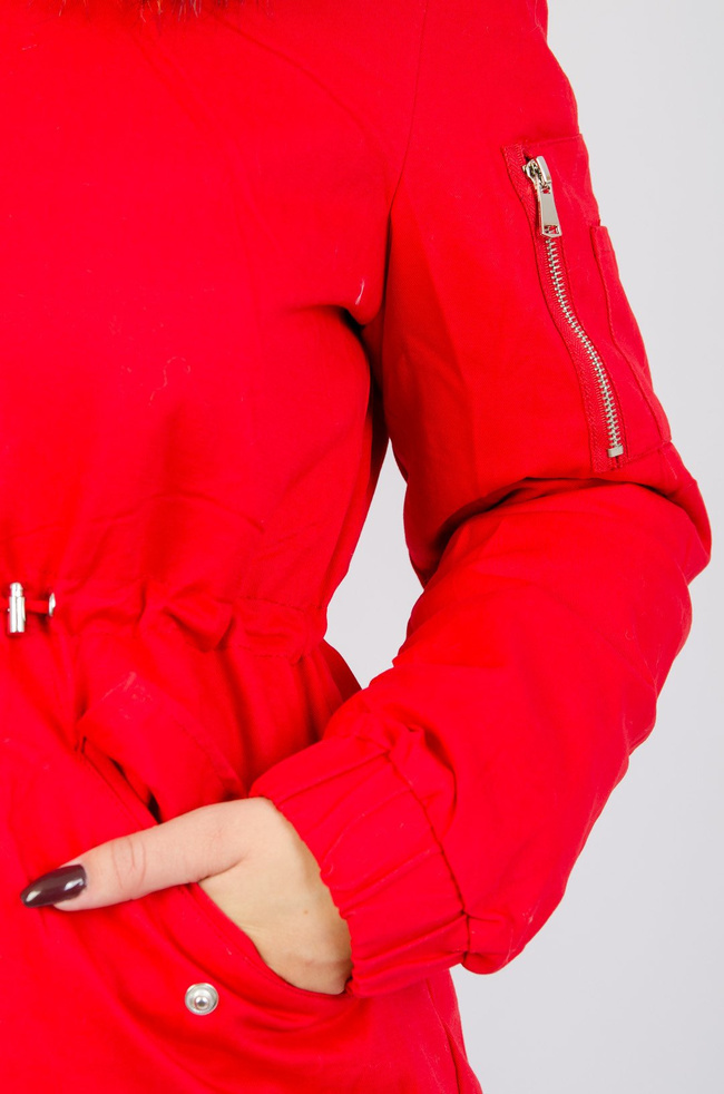 Czerwona kurtka parka z doczepianym futerkiem
