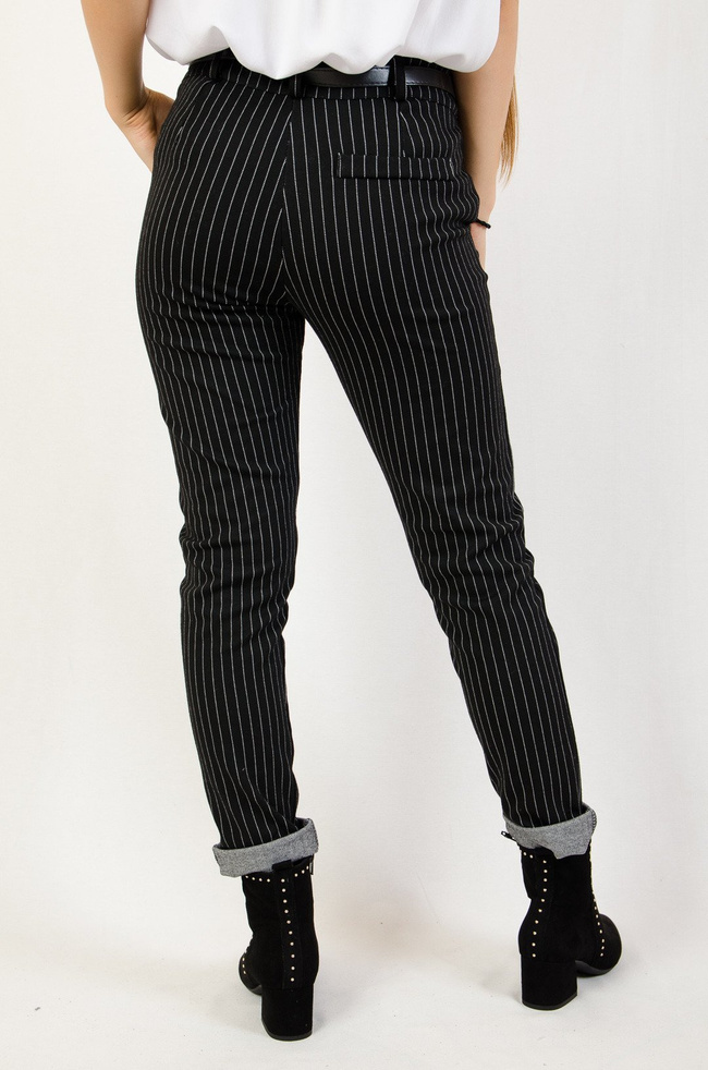 Czarne materiałowe spodnie w prążki
