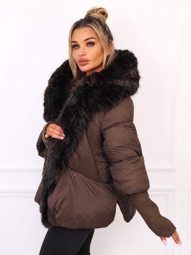 KURTKA PUCHOWA Z FUTREM I DŁUGIMI ŚCIĄGACZAMI NA RĘKAWACH- CZEKOLADOWA