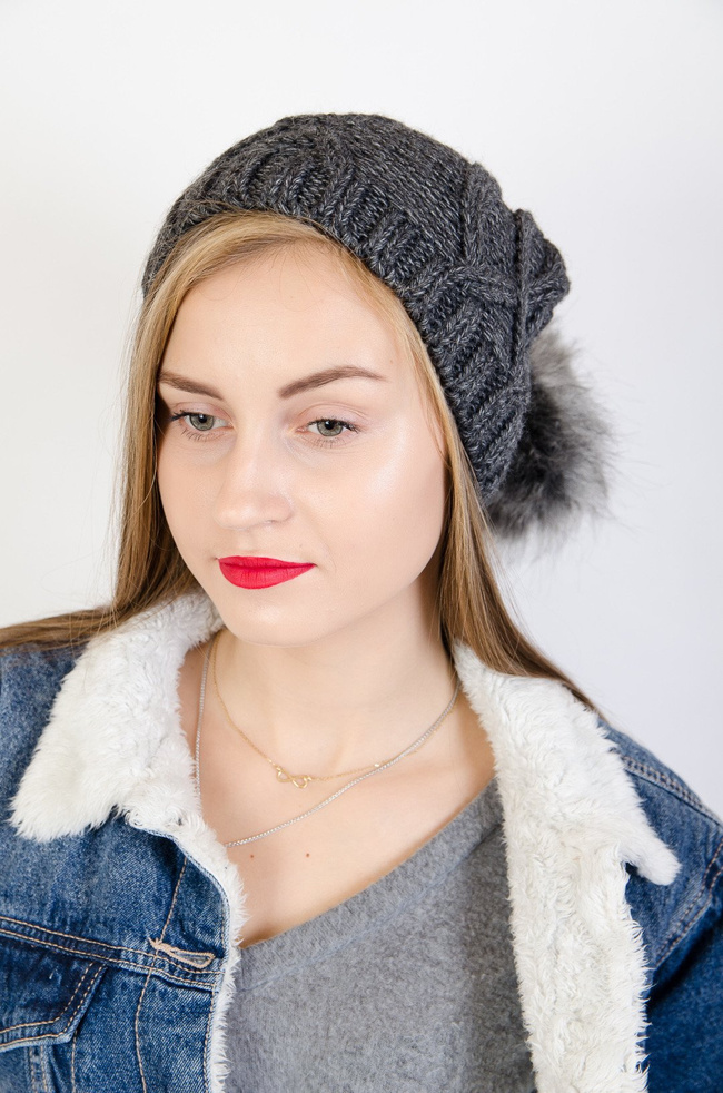 Ciemno-szara przeplatana czapka z pomponem