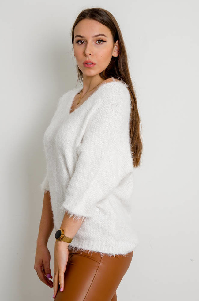 BEŻOWY WŁOCHATY SWETER OVERSIZE 