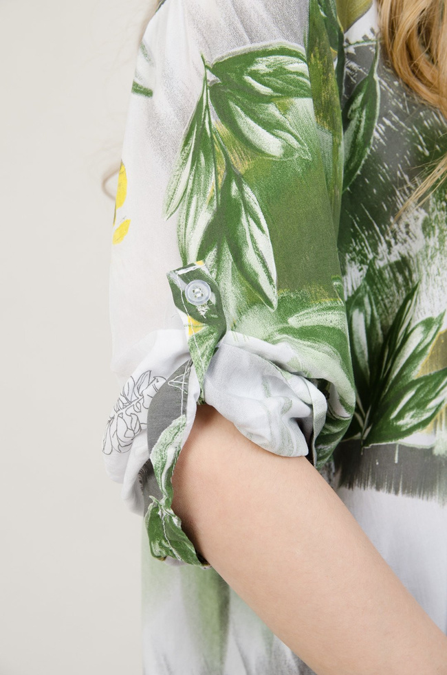 Biała koszula w liście