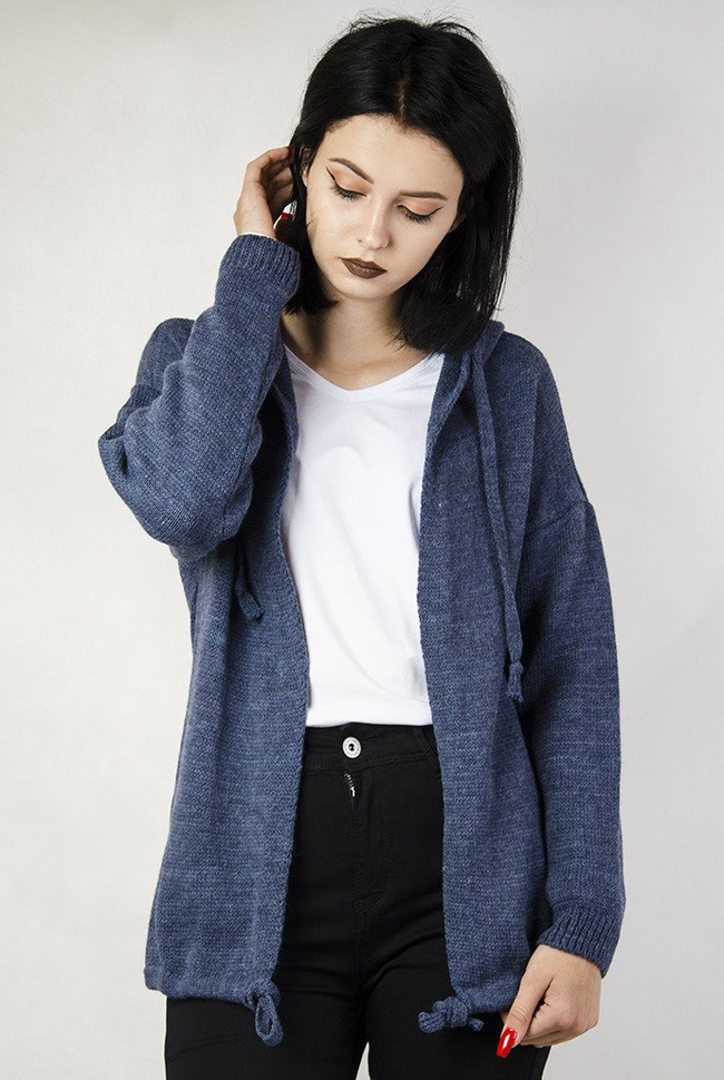 Granatowa narzutka sweterkowa z kapturem