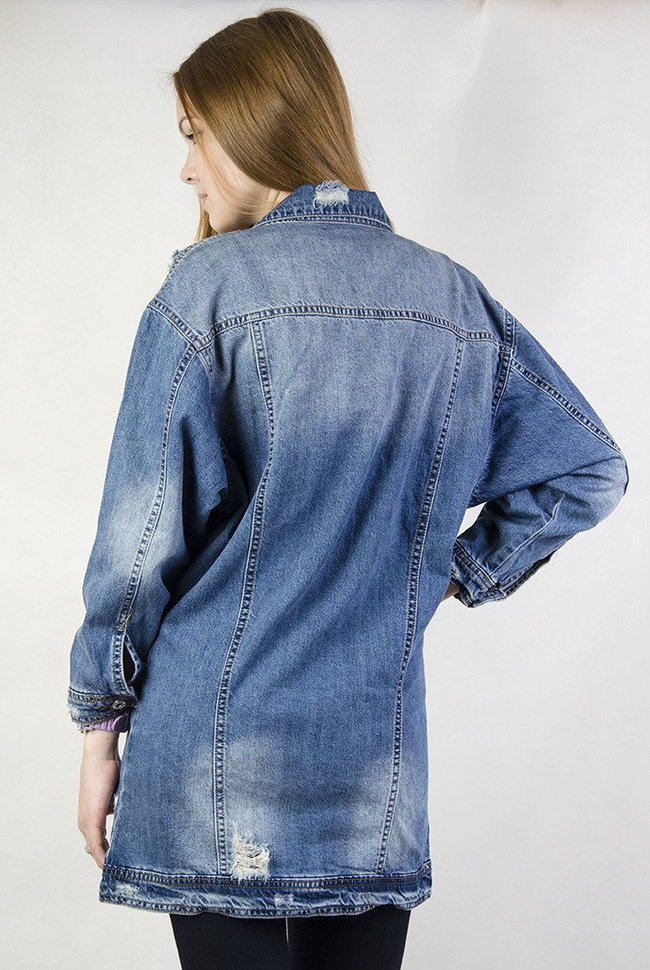 Kurtka jeansowa z drobnymi przetarciami