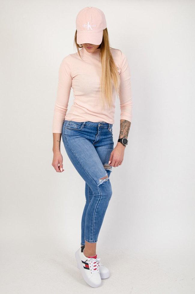 Jasne spodnie jeansowe z dużymi szarpaniami