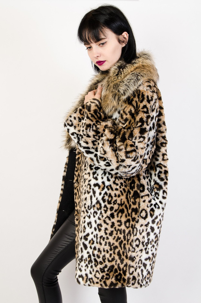 Sztuczne futro panterka z kołnierzem