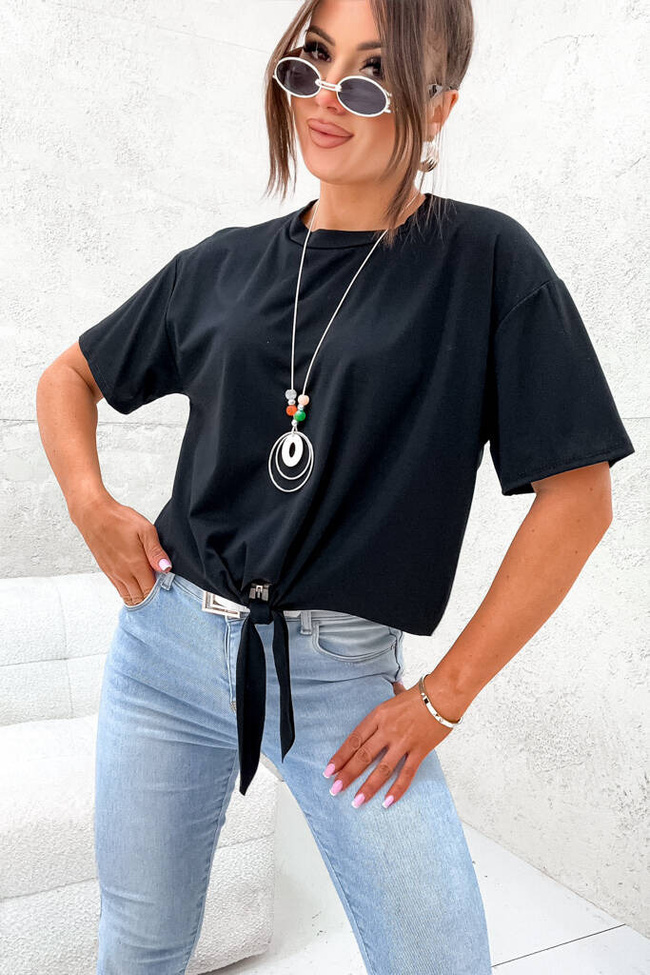 BLUZKA Z WIĄZANIEM NA DOLE + WISIOREK- CZARNA