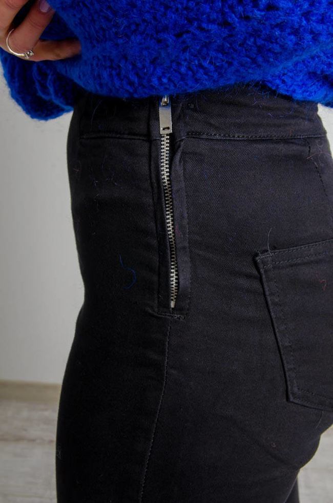 CZARNE SPODNIE Z ZAMKIEM Z BOKU- WYSOKI STAN
